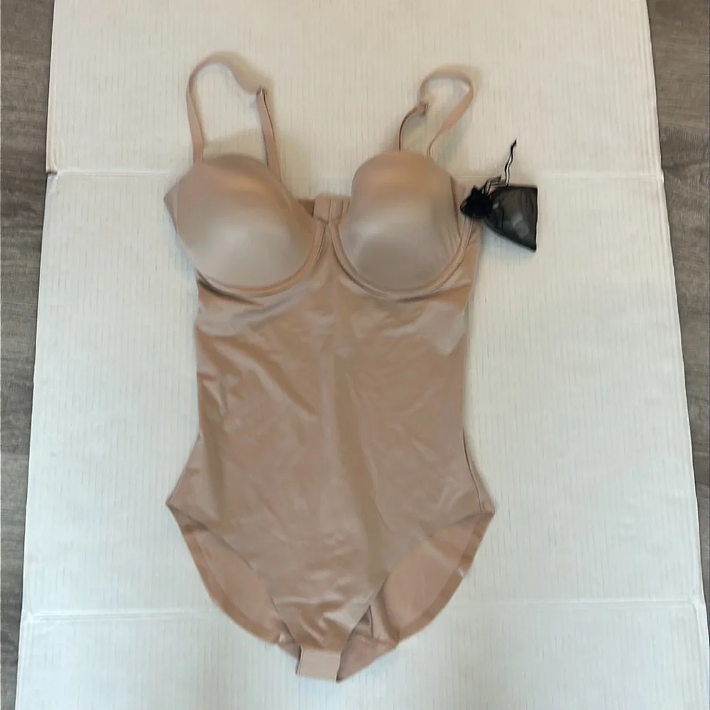 NWOT SPANX Suit Your Fancy Strapless Cupped Panty
Bodysuit L_12